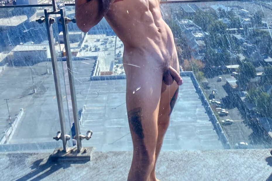 Balcony nude selfie