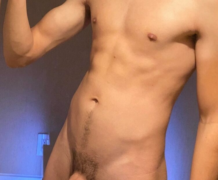 Big cock with trimmed pubes