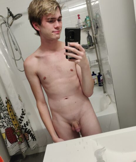 Nude mirror selfie boy