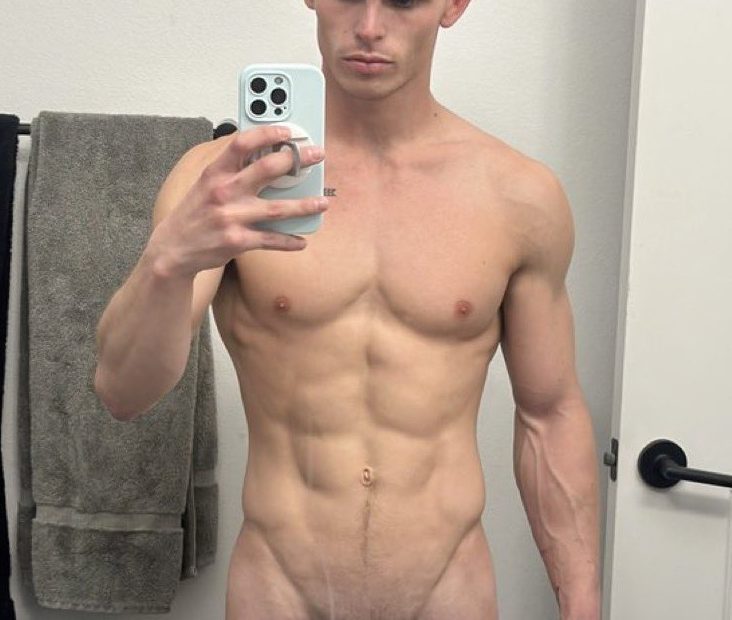 Sexy nude mirror boy